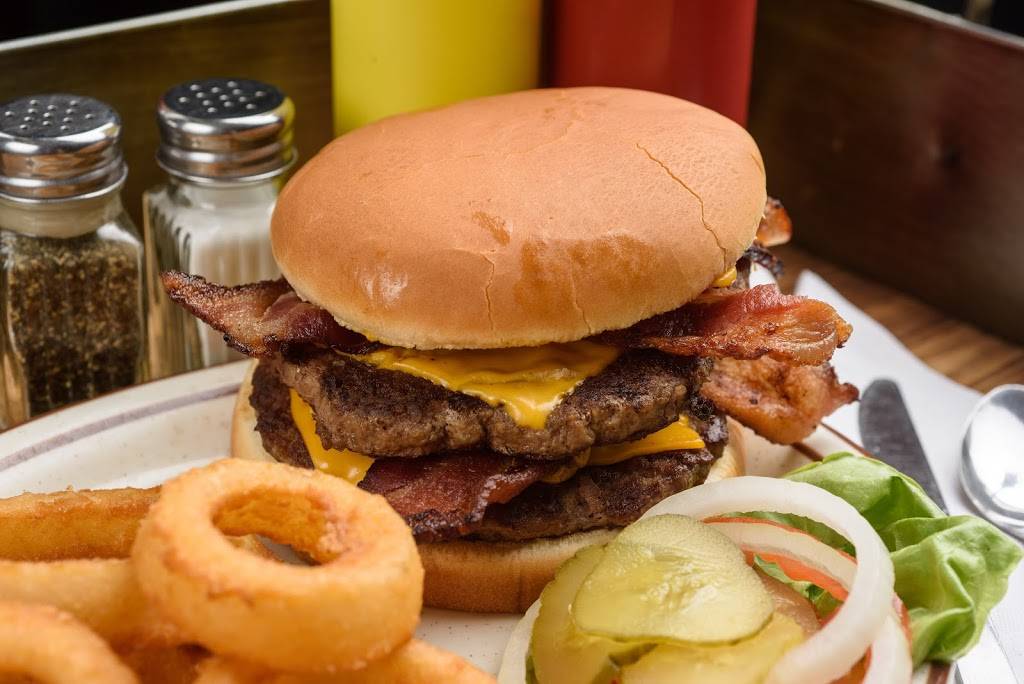 Country Home Cafe | restaurant | 3536 US-24, Grantville, KS 66429, USA | 7852462444 OR +1 785-246-2444