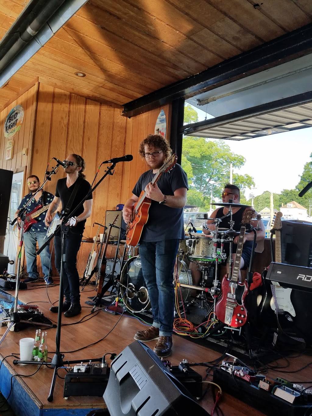 Waterstreet Bar & Grill | restaurant | 201 South St, Evansville, IL 62242, USA | 6188532853 OR +1 618-853-2853