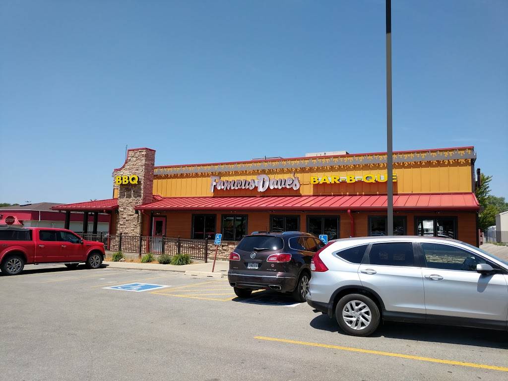 Famous Daves Bar-B-Que | restaurant | 6222 University Ave, Cedar Falls, IA 50613, USA | 3192660200 OR +1 319-266-0200