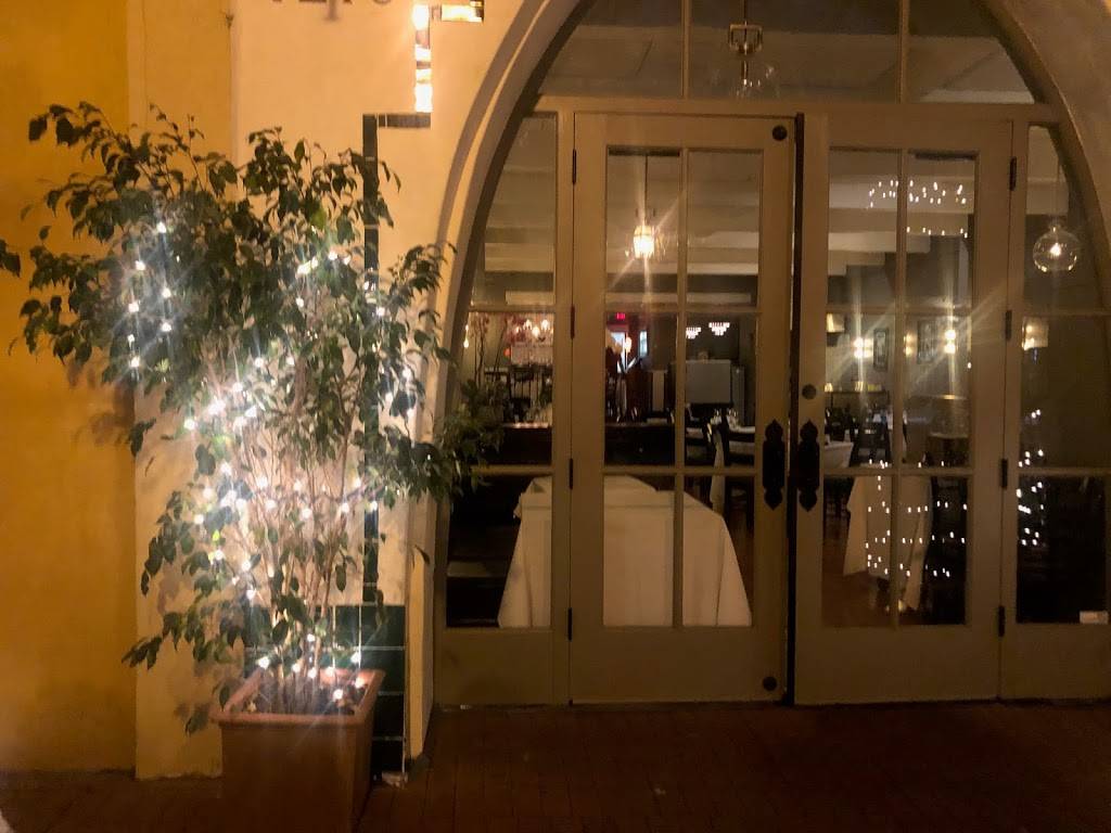 Mollies | restaurant | 1218 State St, Santa Barbara, CA 93101, USA | 8057068874 OR +1 805-706-8874