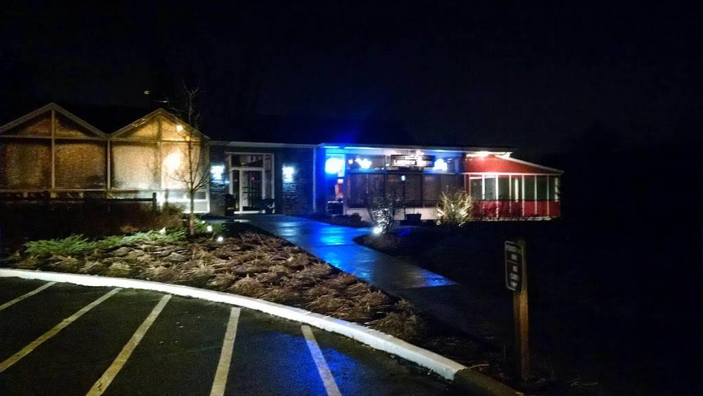 The Lakeview Tavern | restaurant | 290 E Grassy Sprain Rd, Yonkers, NY 10710, USA | 9143372183 OR +1 914-337-2183