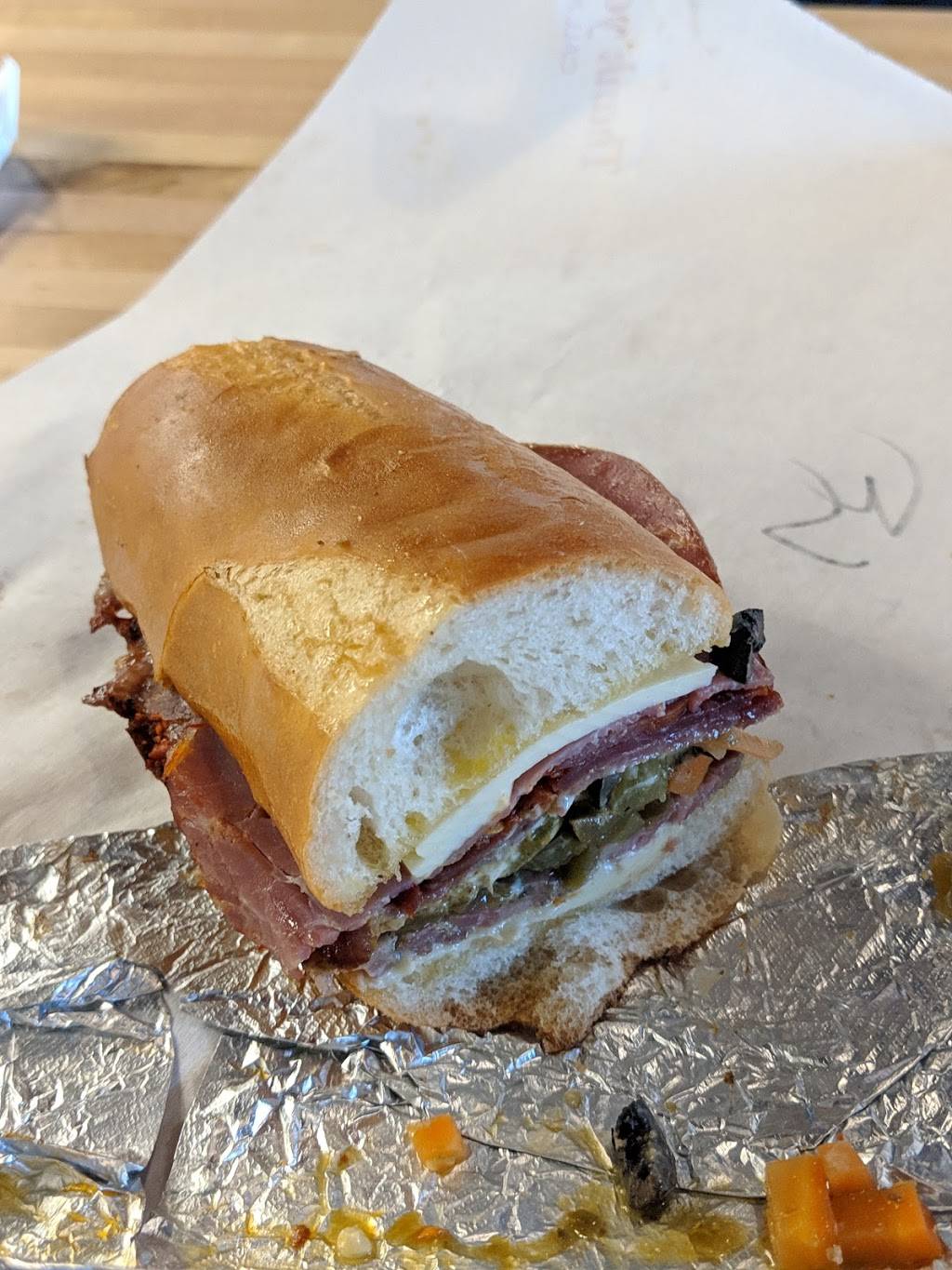 Gioias Deli | restaurant | 623 N New Ballas Rd, Creve Coeur, MO 63141, USA | 3147769410 OR +1 314-776-9410