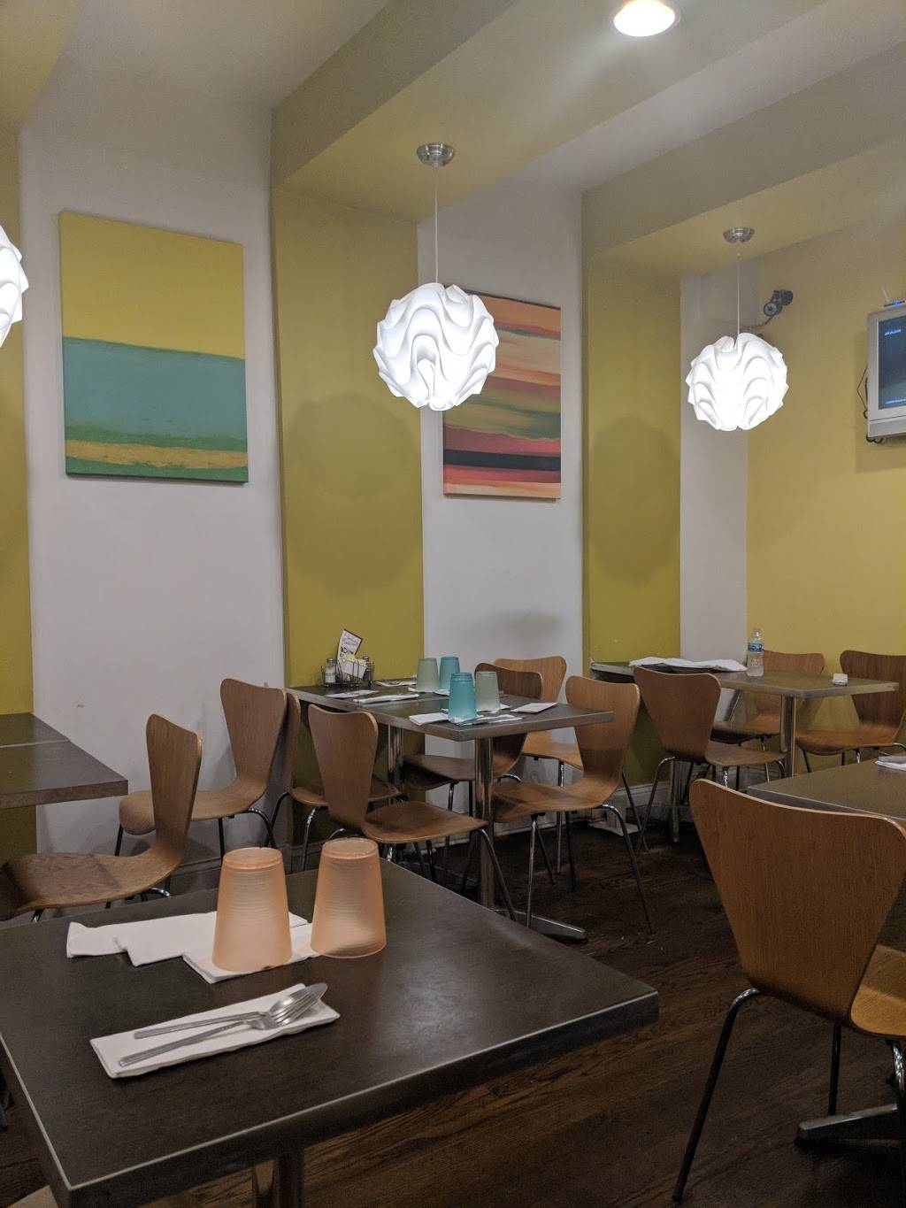 Couscous | restaurant | 1445 W Taylor St, Chicago, IL 60607, USA | 3122262408 OR +1 312-226-2408