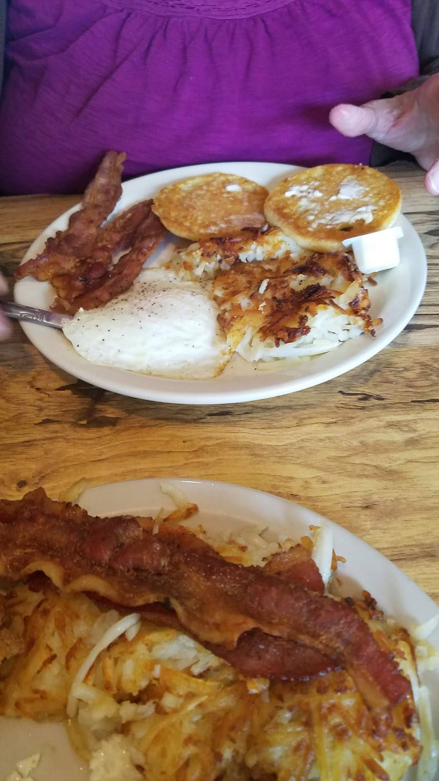 Ds Omelet Shoppe | restaurant | 128 Main St #2, Carver, MA 02330, USA | 5088667851 OR +1 508-866-7851