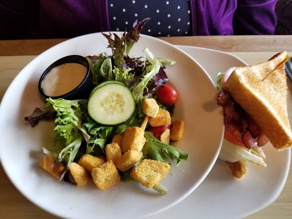 Sharis Cafe and Pies | bakery | 2650 S Santiam Hwy, Lebanon, OR 97355, USA | 5414511207 OR +1 541-451-1207