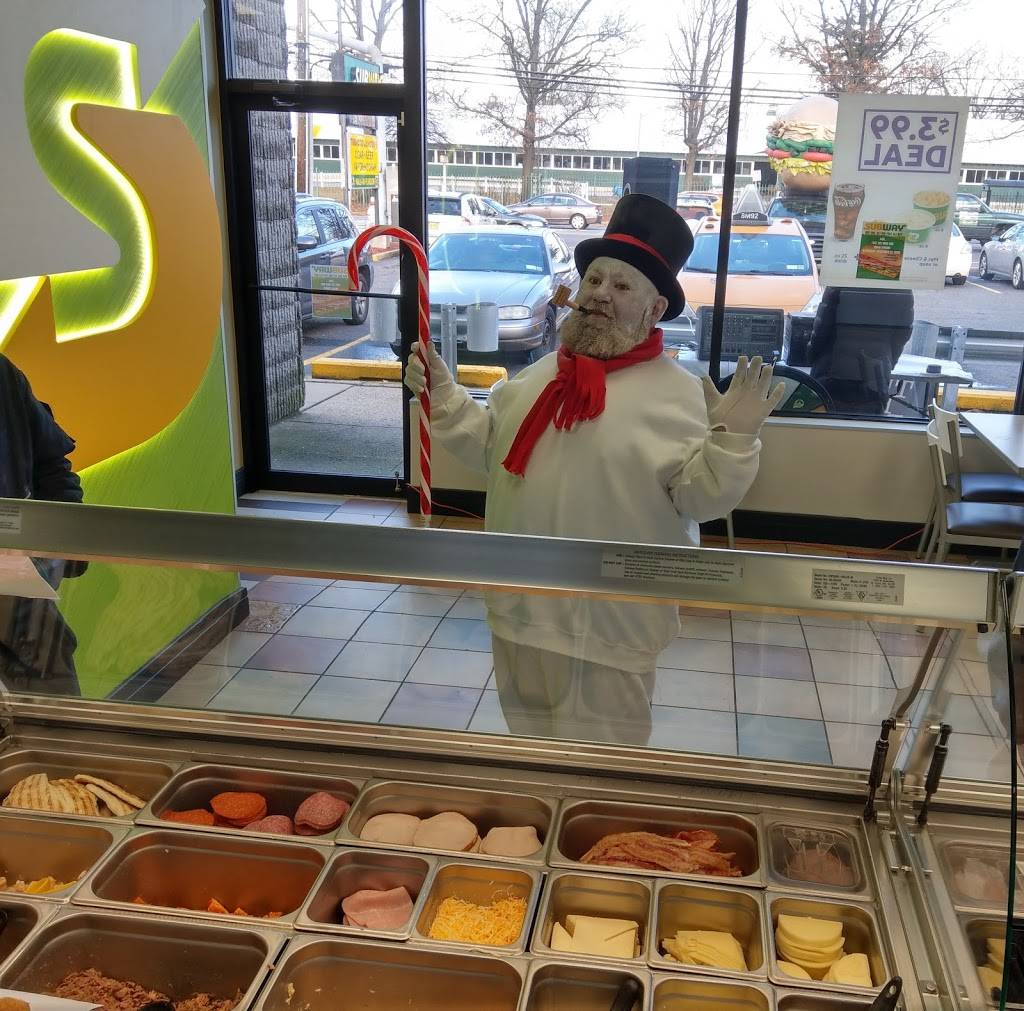 Subway Restaurants | restaurant | 201 Hempstead Turnpike, Elmont, NY 11003, USA | 5165022914 OR +1 516-502-2914