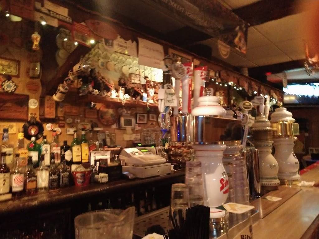 Resis Bierstube | restaurant | 2034 W Irving Park Rd, Chicago, IL 60618, USA | 7734721749 OR +1 773-472-1749