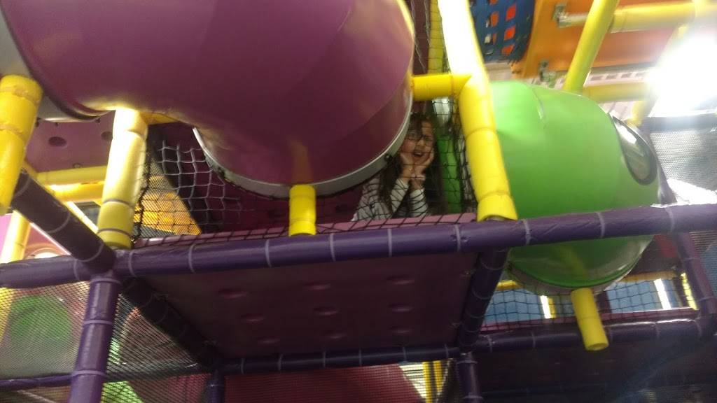 McDonalds | cafe | 72-69 Kissena Blvd, Flushing, NY 11367, USA | 7182634295 OR +1 718-263-4295