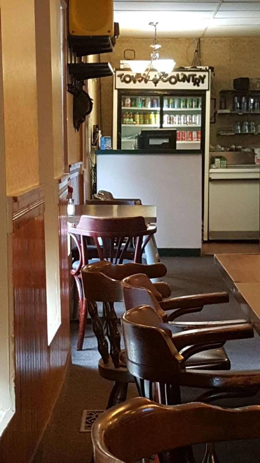 Town & Country Restaurant | restaurant | 683 Eramosa Rd, Guelph, ON N1E 5Z8, Canada | 5198235041 OR +1 519-823-5041