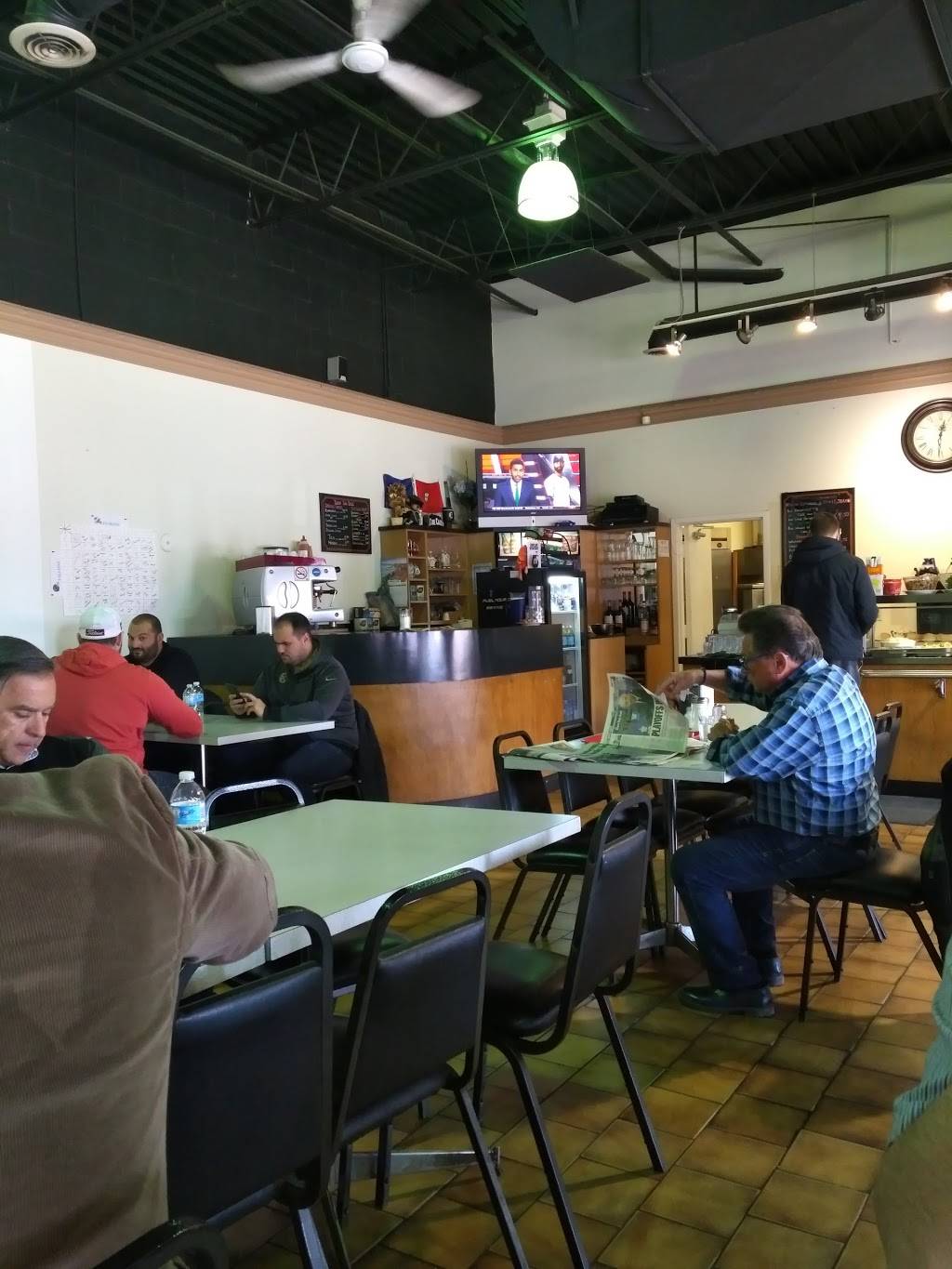 Junnios Italian Restaurant | restaurant | 40 Bradwick Dr, Concord, ON L4K 3N7, Canada | 9056696089 OR +1 905-669-6089