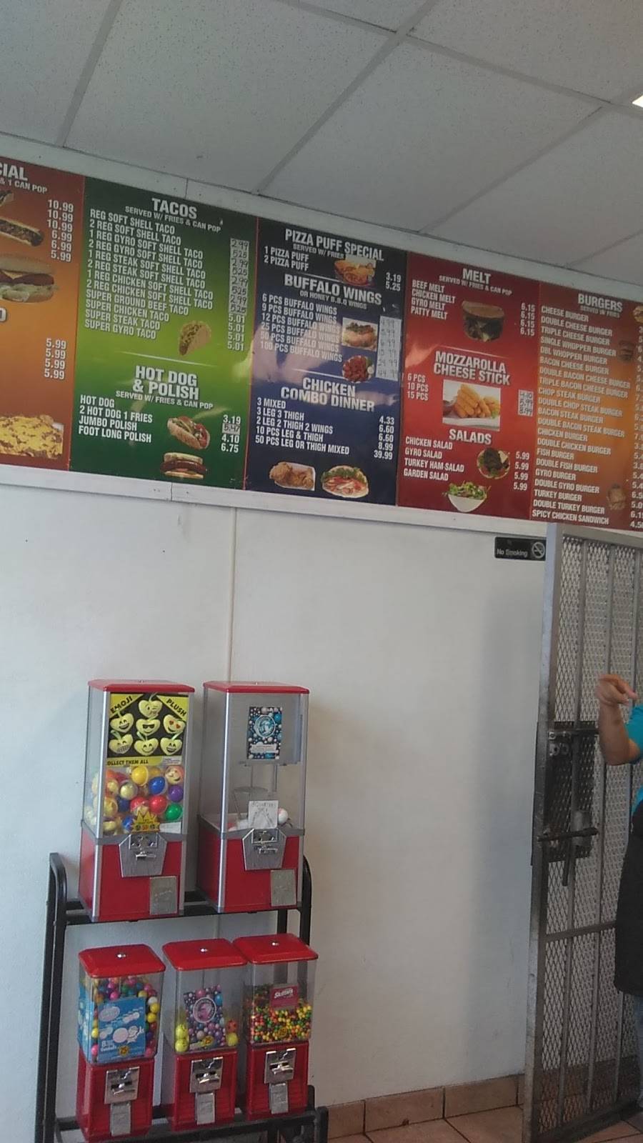 Sharks Fish & Chicken | restaurant | 7122 S Vincennes Ave, Chicago, IL 60621, USA | 7734888908 OR +1 773-488-8908