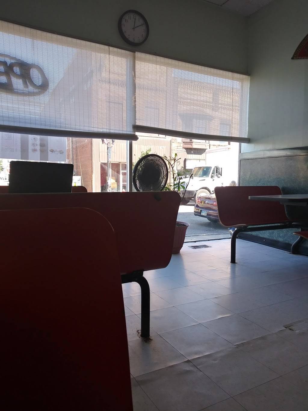 Main Moon | restaurant | 29 E Main St, Ashland, OH 44805, USA | 4192898800 OR +1 419-289-8800