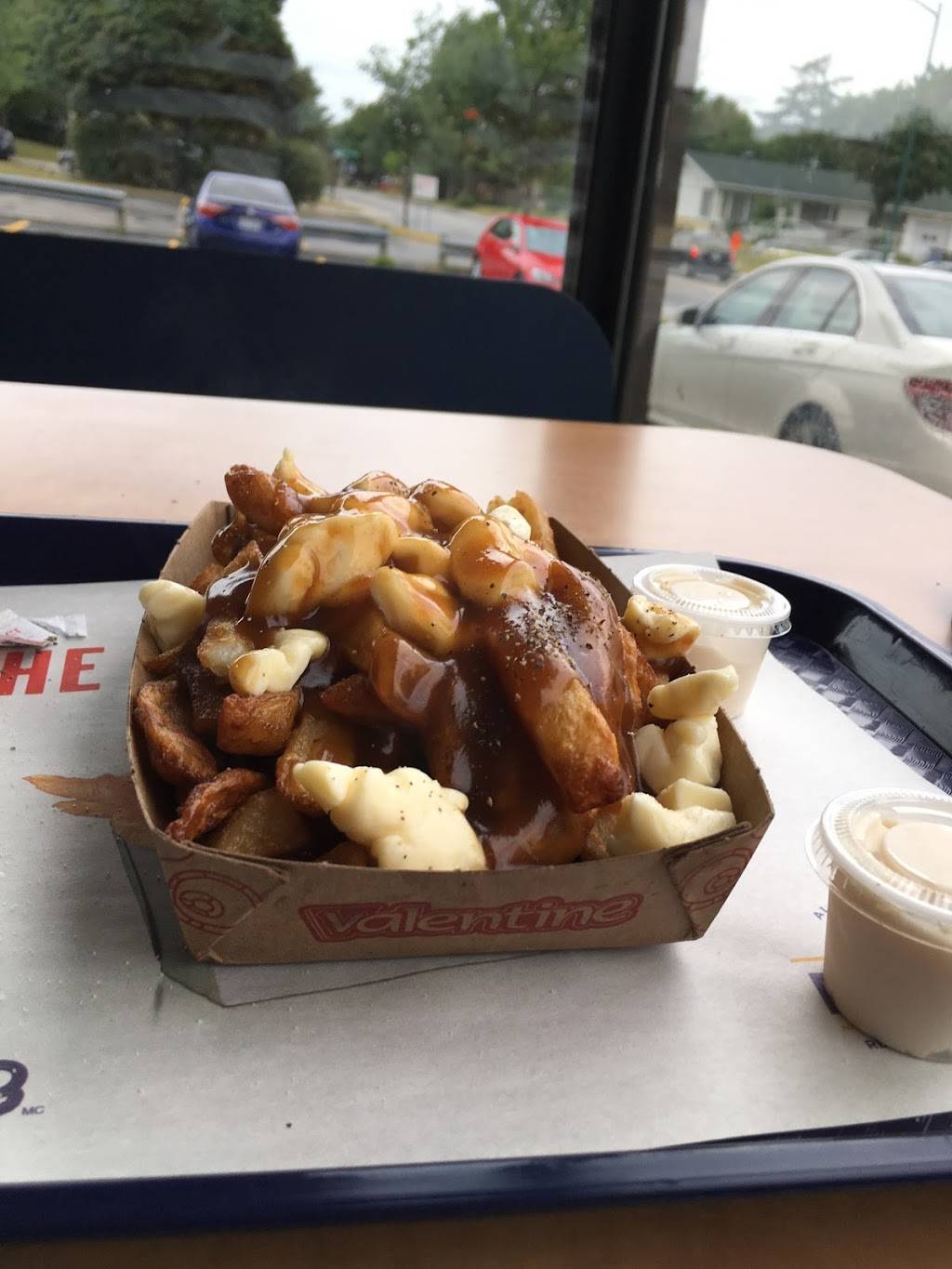 Valentine | restaurant | 2860 Chemin des Quatre-Bourgeois, Québec, QC G1V 1Y3, Canada | 4186584348 OR +1 418-658-4348