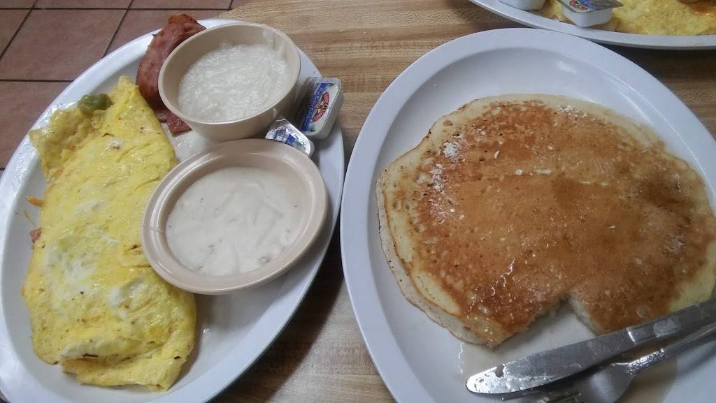 Edgewood Grill | restaurant | 621 Athenia Pl, Bessemer City, NC 28016, USA | 7046295522 OR +1 704-629-5522