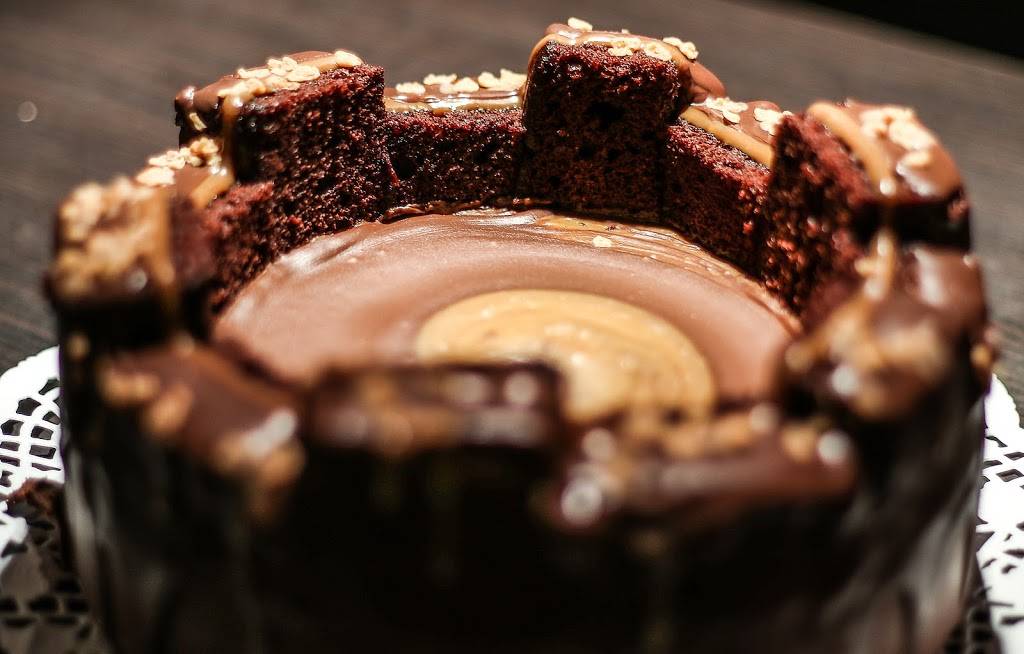 Caroles Cheesecake Counter | restaurant | 2470 Yonge St, Toronto, ON M4P 2H5, Canada | 6472810072 OR +1 647-281-0072