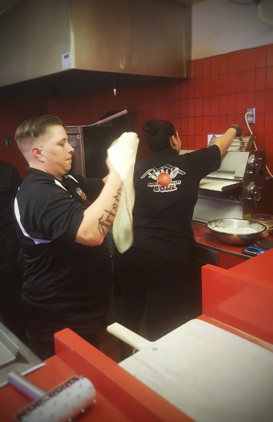 Pins & Pizza | restaurant | 1500 Monument Blvd suite g, Concord, CA 94520, USA | 9253495622 OR +1 925-349-5622