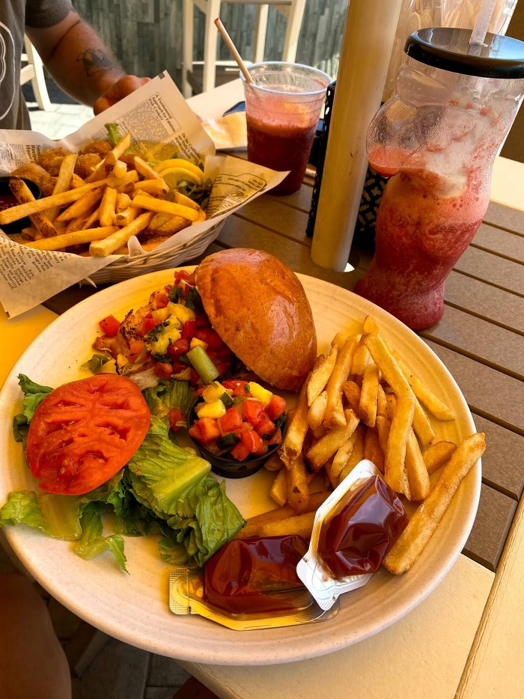 Kiwis Tiki Hut | restaurant | 101 N Boardwalk, Rehoboth Beach, DE 19971, USA | 3025672855 OR +1 302-567-2855