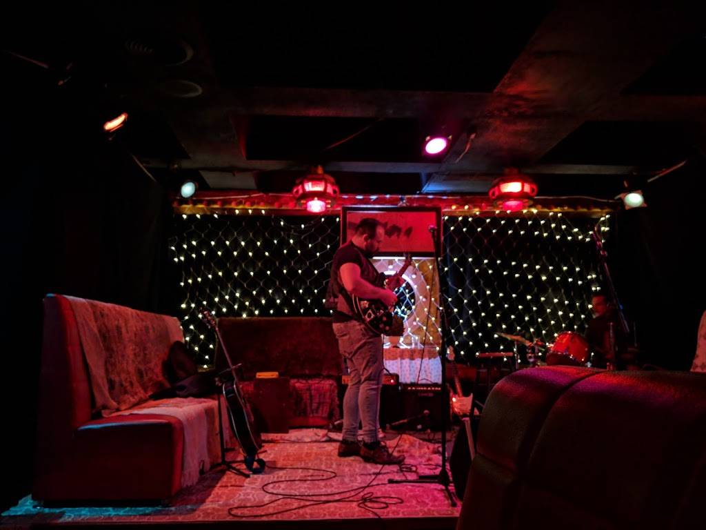 The Boat Restaurant | night club | 158 Augusta Ave, Toronto, ON M5T 2L5, Canada | 4165939218 OR +1 416-593-9218