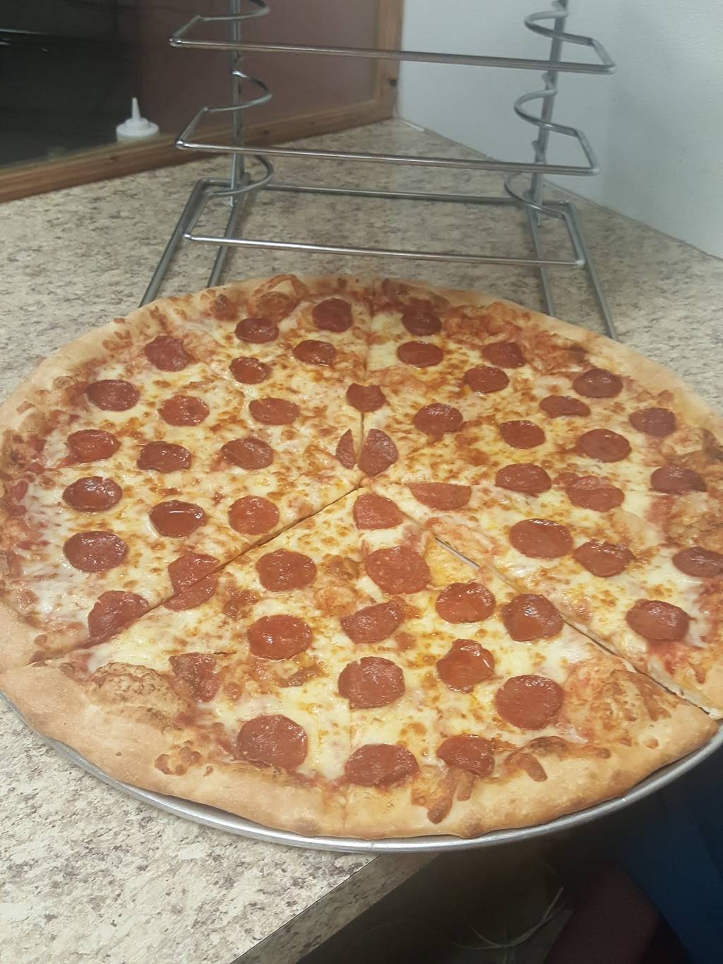 Omega Pizza | restaurant | 209 W 4th St, Wilmington, DE 19801, USA | 3026569200 OR +1 302-656-9200