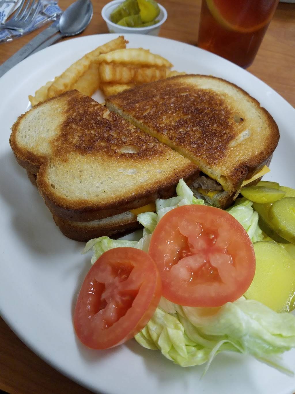 Snack Time Family Restaurant | restaurant | 1010 6th St, Nevada, IA 50201, USA | 5153825254 OR +1 515-382-5254