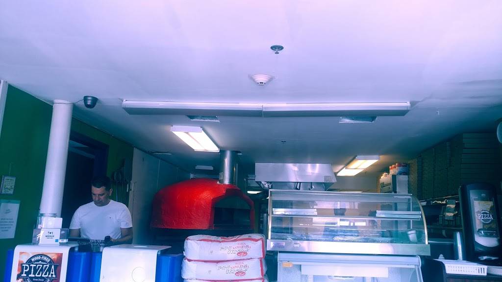 Famiglia Fornaciari Wood Fired Pizza | restaurant | 1268 Broadway unit B, Saugus, MA 01906, USA | 7815585353 OR +1 781-558-5353