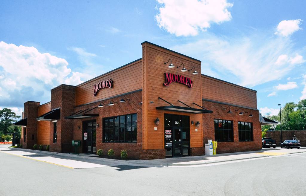 Moores Olde Tyme Barbeque Chicken & Seafood | restaurant | 2043 Central Park Dr, Winterville, NC 28590, USA | 2523534227 OR +1 252-353-4227