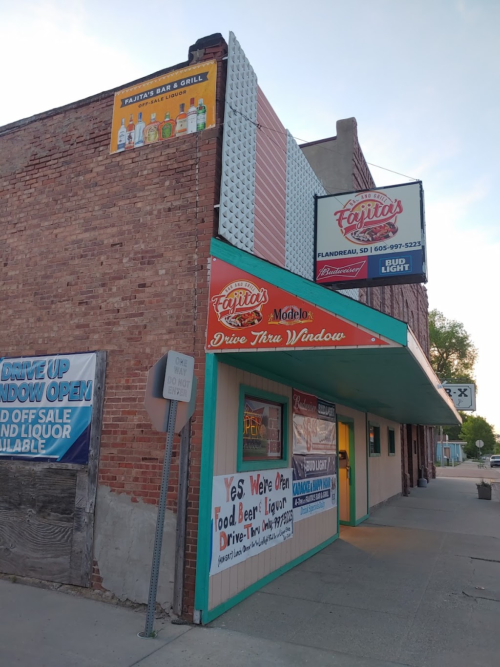 Fajitas Bar & Grill | restaurant | 114 N Wind St, Flandreau, SD 57028, USA | 6059975223 OR +1 605-997-5223