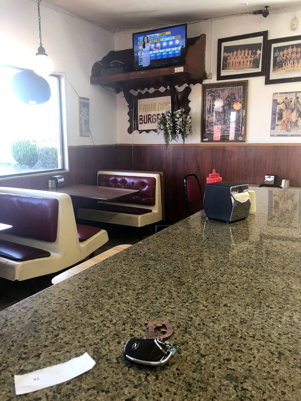 Fabulous Burgers | restaurant | 1315 Centinela Ave, Inglewood, CA 90302, USA | 3106716648 OR +1 310-671-6648