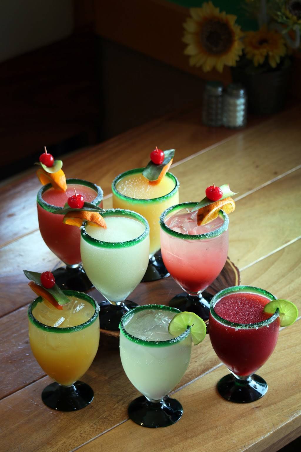 Salsa Verde Mexican Restaurant | restaurant | 55 S Raceway Rd, Indianapolis, IN 46231, USA | 3179864309 OR +1 317-986-4309