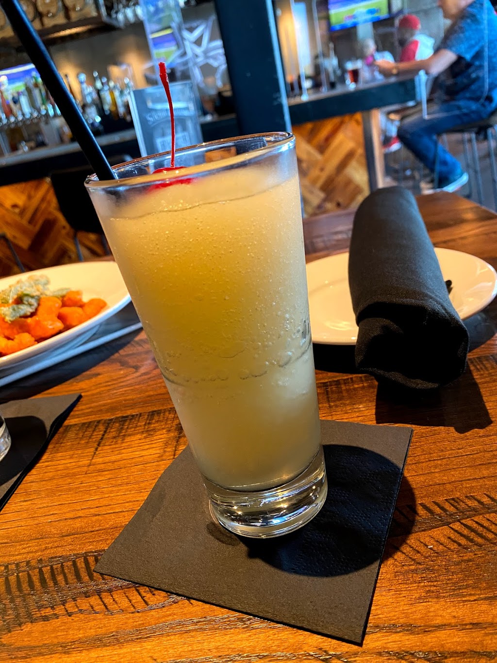 The Social House | restaurant | 1705 N Collins St #101, Arlington, TX 76011, USA | 6822763830 OR +1 682-276-3830