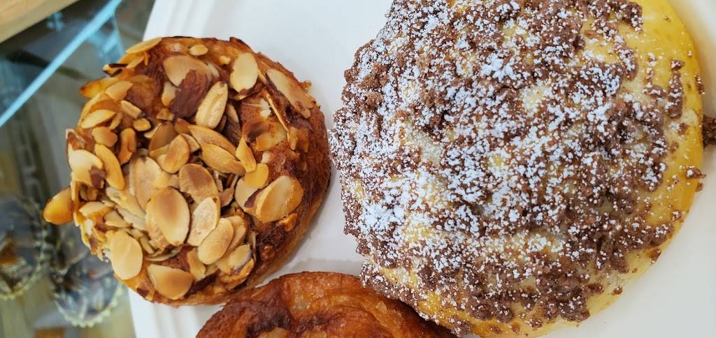 Le French Rooster | cafe | 2221 W Olive Ave, Burbank, CA 91506, USA | 8188597153 OR +1 818-859-7153