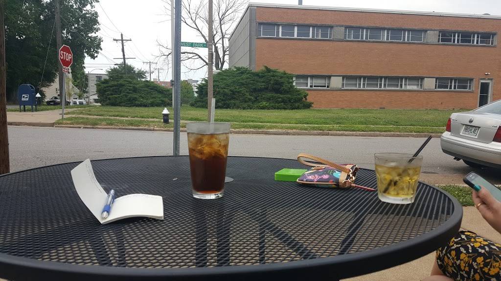 Arena Bar & Grill | restaurant | 5760 W Park Ave, St. Louis, MO 63110, USA | 3146467171 OR +1 314-646-7171