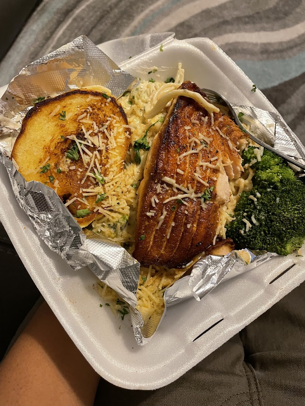 The LunchBox Carryout | restaurant | 2518 Clifton Ave, Cincinnati, OH 45219, USA | 5134292907 OR +1 513-429-2907