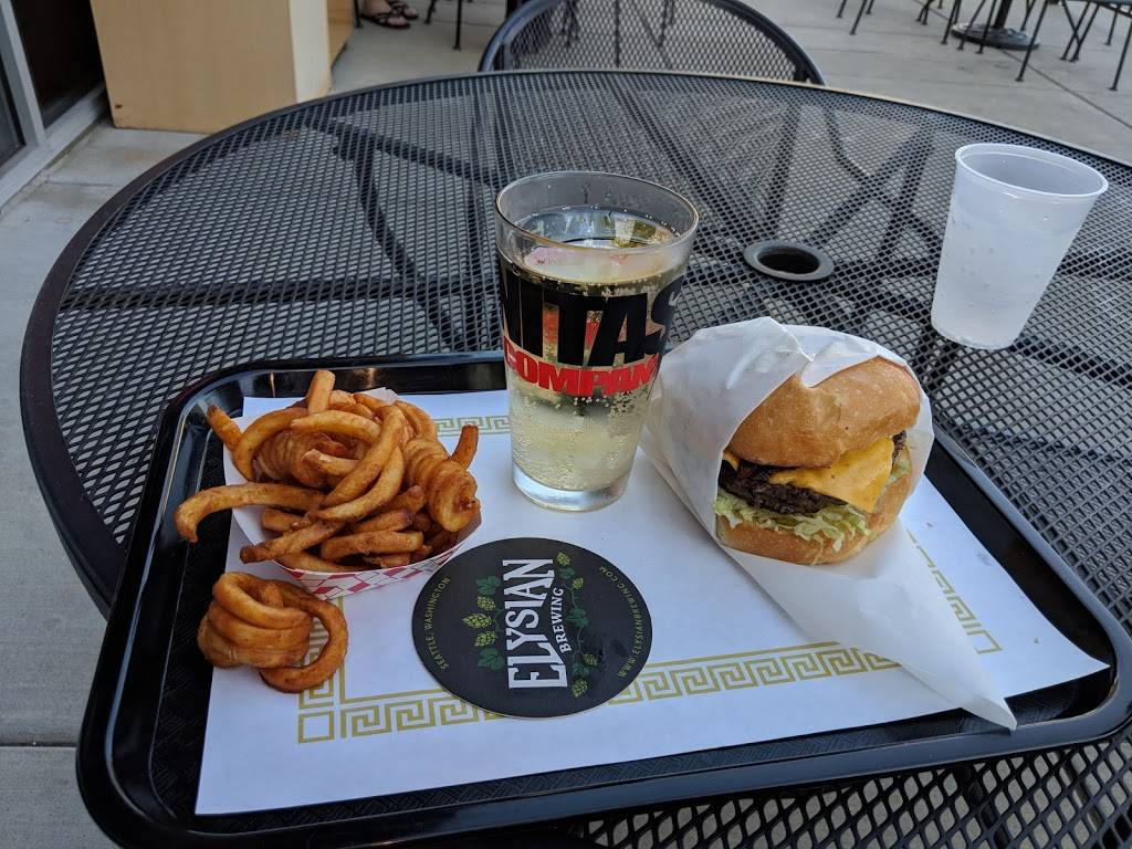 Famous Burgers & Brew | restaurant | 3101 Zinfandel Dr #132, Rancho Cordova, CA 95670, USA | 9164766192 OR +1 916-476-6192