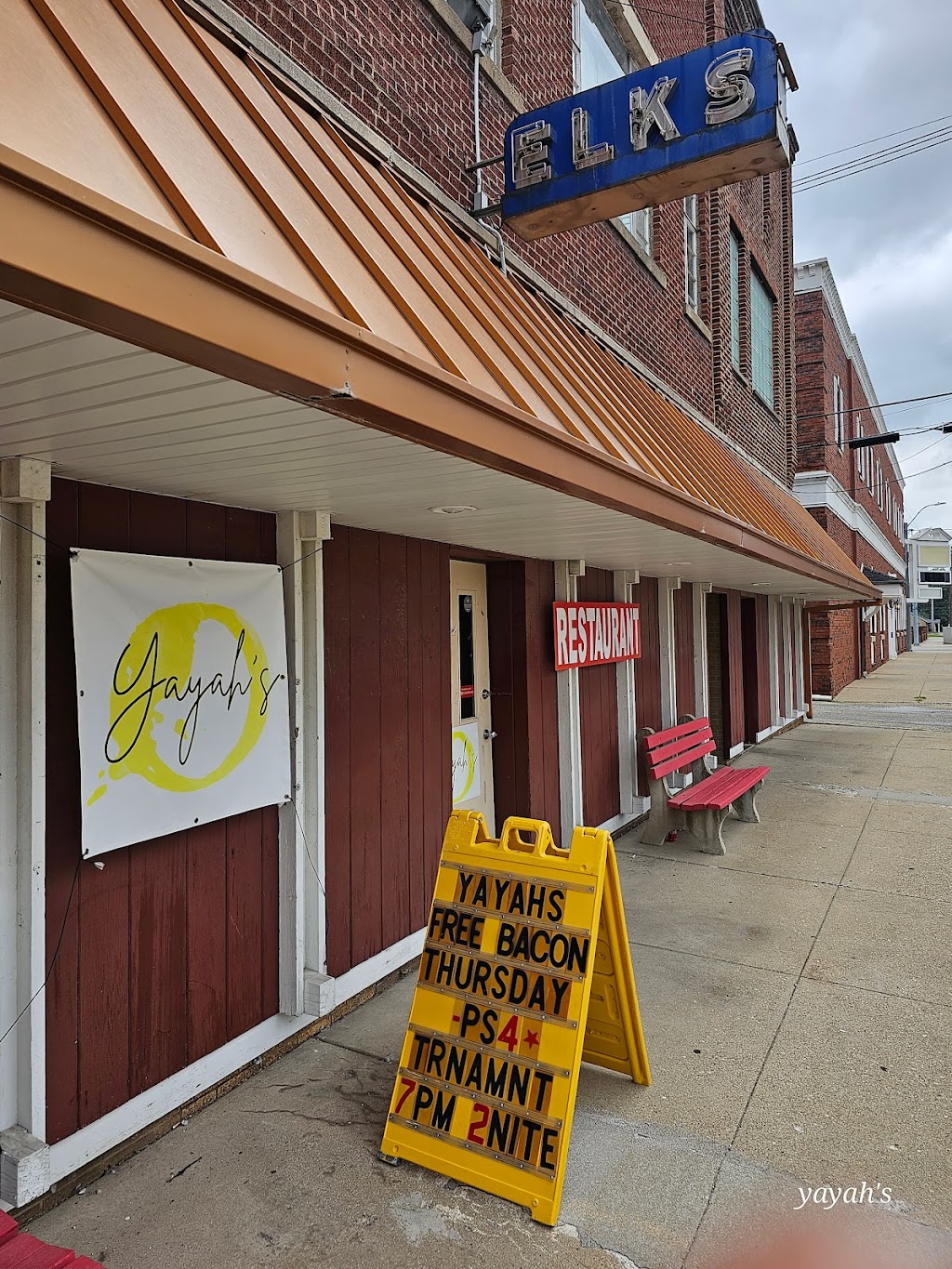 Yayahs | restaurant | 120 N Main St, Flora, IL 62839, USA | 6184035313 OR +1 618-403-5313