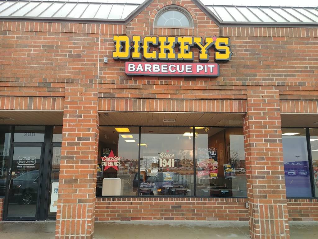 Dickeys Barbecue Pit | restaurant | 206 Danada Square W, Wheaton, IL 60189, USA | 6305909518 OR +1 630-590-9518