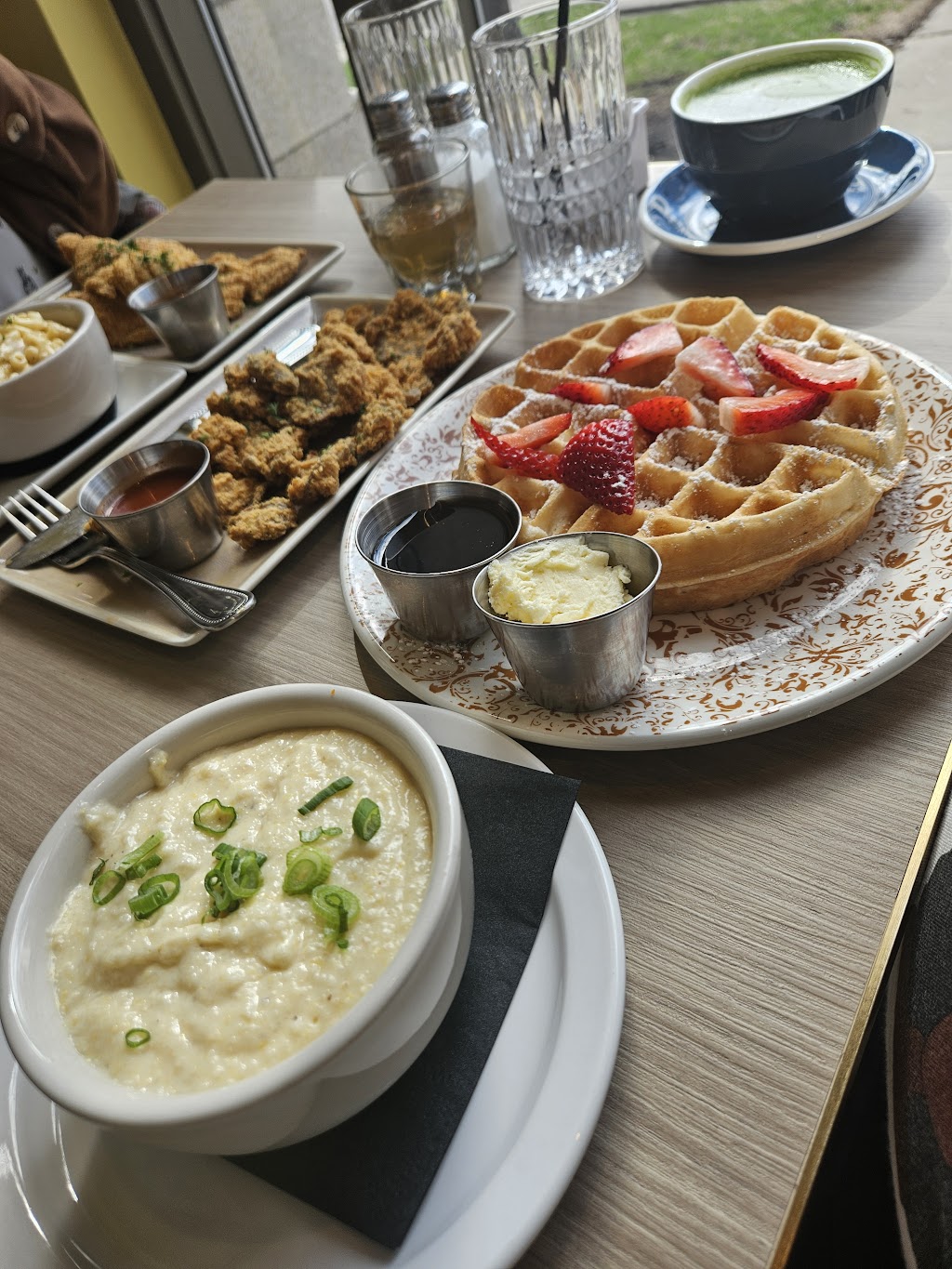 Dawn A.M. Eatery | restaurant | 1642 E 56th St, Chicago, IL 60637, USA | 7739666522 OR +1 773-966-6522