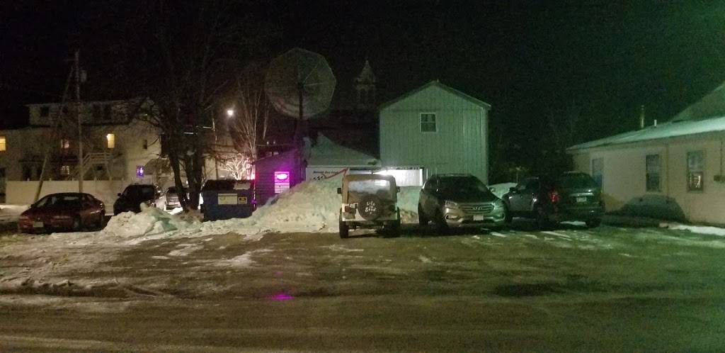 The Joint Bar & Grill | restaurant | 24 Mechanic St, Farmington, NH 03835, USA | 6039238803 OR +1 603-923-8803