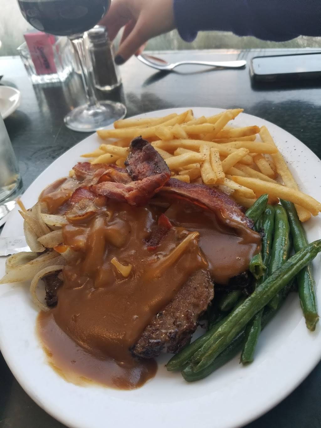 Bassetts | restaurant | 19950 Fisher Ave, Poolesville, MD 20837, USA | 3019727443 OR +1 301-972-7443