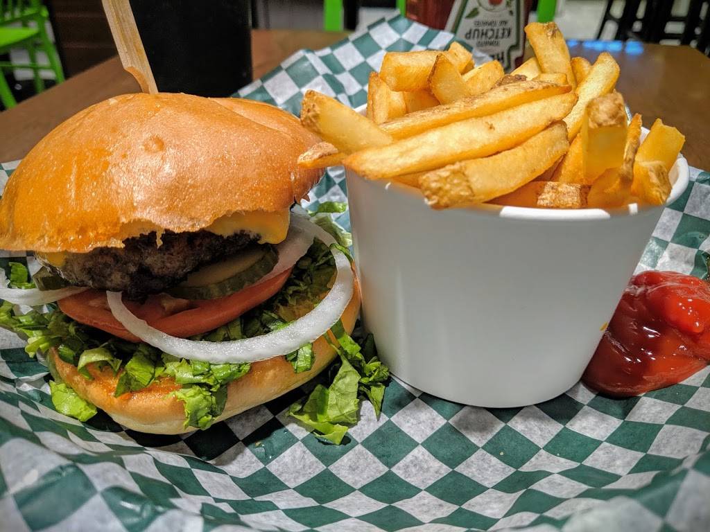 Wahlburgers | restaurant | 6301 Silver Dart Dr, Mississauga, ON L5P 1B2, Canada | 4167762576 OR +1 416-776-2576