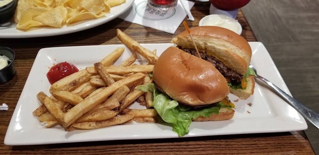 OCharley’s Restaurant & Bar | restaurant | 461 River Hill Dr, Ashland, KY 41101, USA | 6063260159 OR +1 606-326-0159