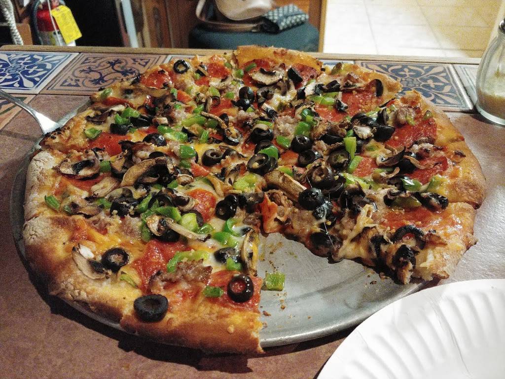 Es Locker Room | restaurant | 1075 Lakeside Dr, Red Bluff, CA 96080, USA | 5305274600 OR +1 530-527-4600