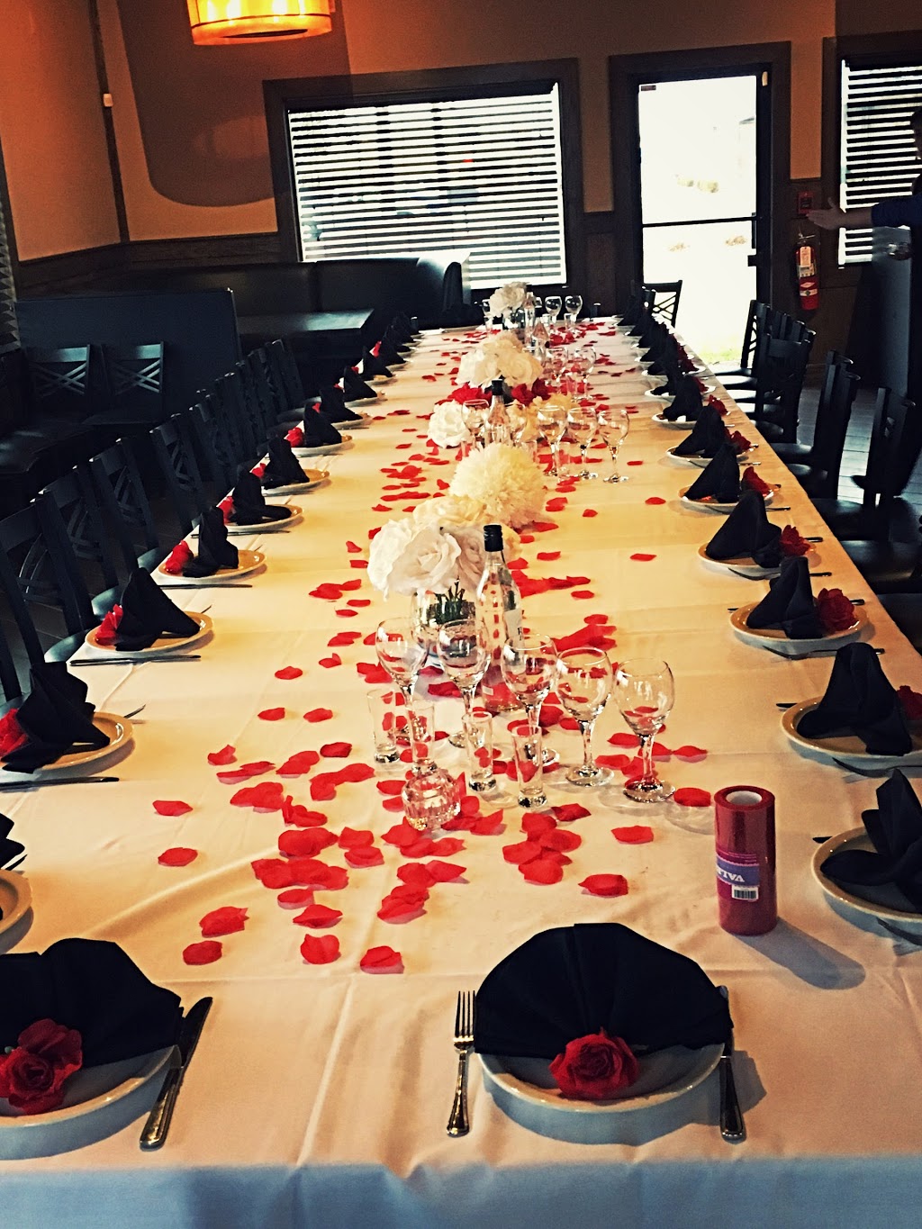 Redhouse Bar & Grill | restaurant | 7231 Lemont Rd, Downers Grove, IL 60516, USA | 6305418130 OR +1 630-541-8130