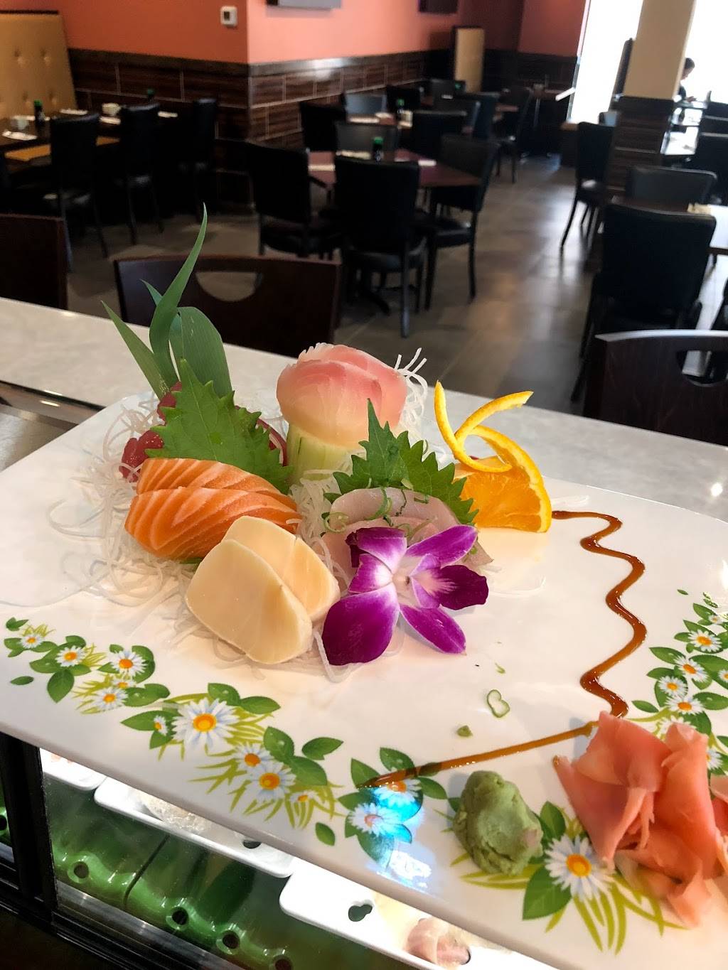 Red Ginger | restaurant | 1301 S Gilbert St Ste. 6, Iowa City, IA 52240, USA | 3193383336 OR +1 319-338-3336