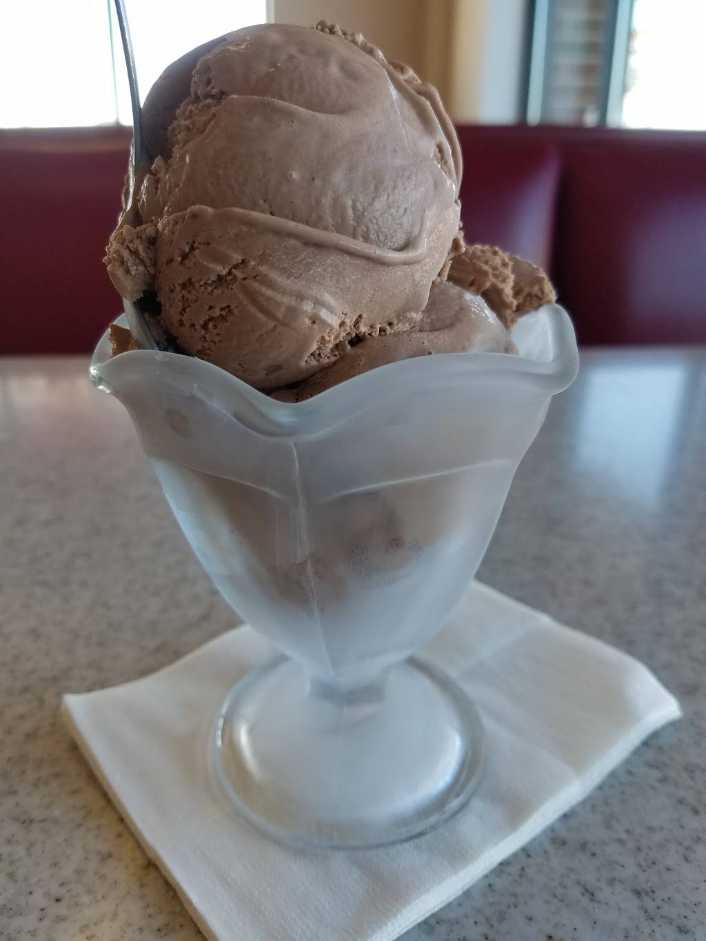 Oberweis Ice Cream and Dairy Store | restaurant | 840 N Kinzie Ave Unit F, Bradley, IL 60915, USA | 8159324666 OR +1 815-932-4666