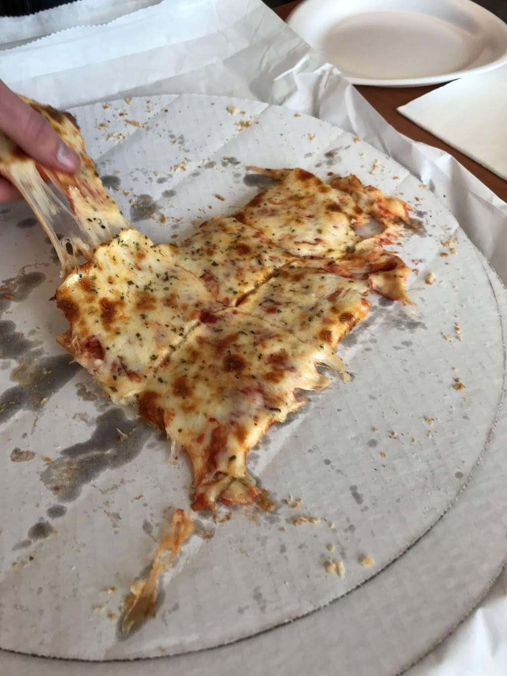 Gonzos Rock & Roll Pizzeria | restaurant | 9 N Main St, Sandwich, IL 60548, USA | 8157863322 OR +1 815-786-3322