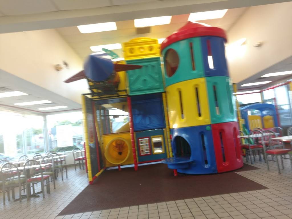 McDonalds | cafe | 2415 E Lincolnway, Sterling, IL 61081, USA | 8156265433 OR +1 815-626-5433