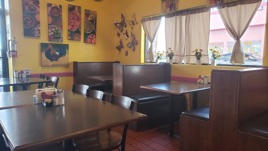 Antojitos Como En Casa | restaurant | 425 Desert Gardens Dr # C, El Centro, CA 92243, USA | 7604825621 OR +1 760-482-5621