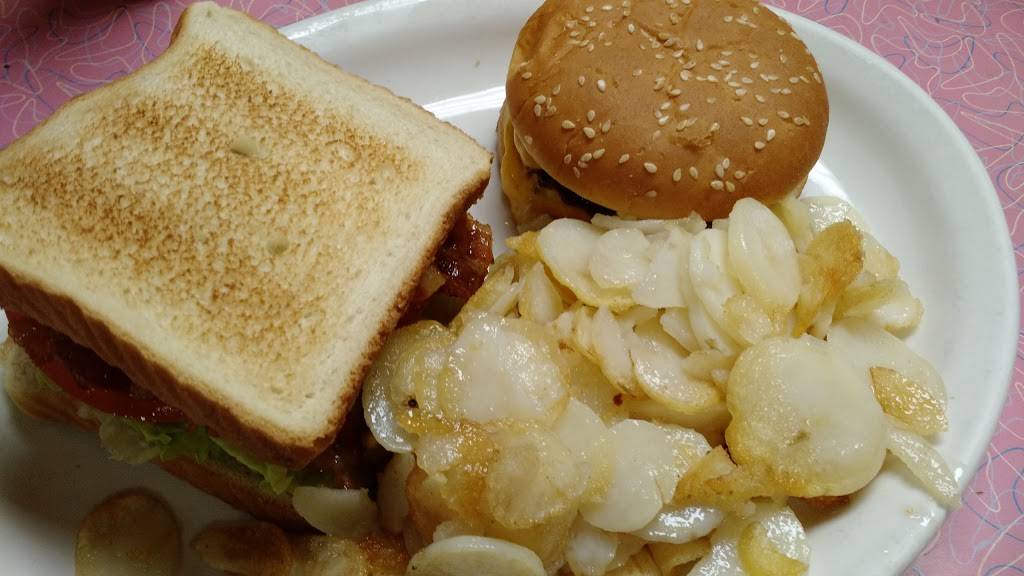 Chili Macs Diner | restaurant | 510 Pine St, St. Louis, MO 63101, USA | 3144219040 OR +1 314-421-9040
