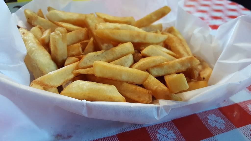 Village Tavern | restaurant | 10678 Main St, Mantua, OH 44255, USA | 3302748201 OR +1 330-274-8201